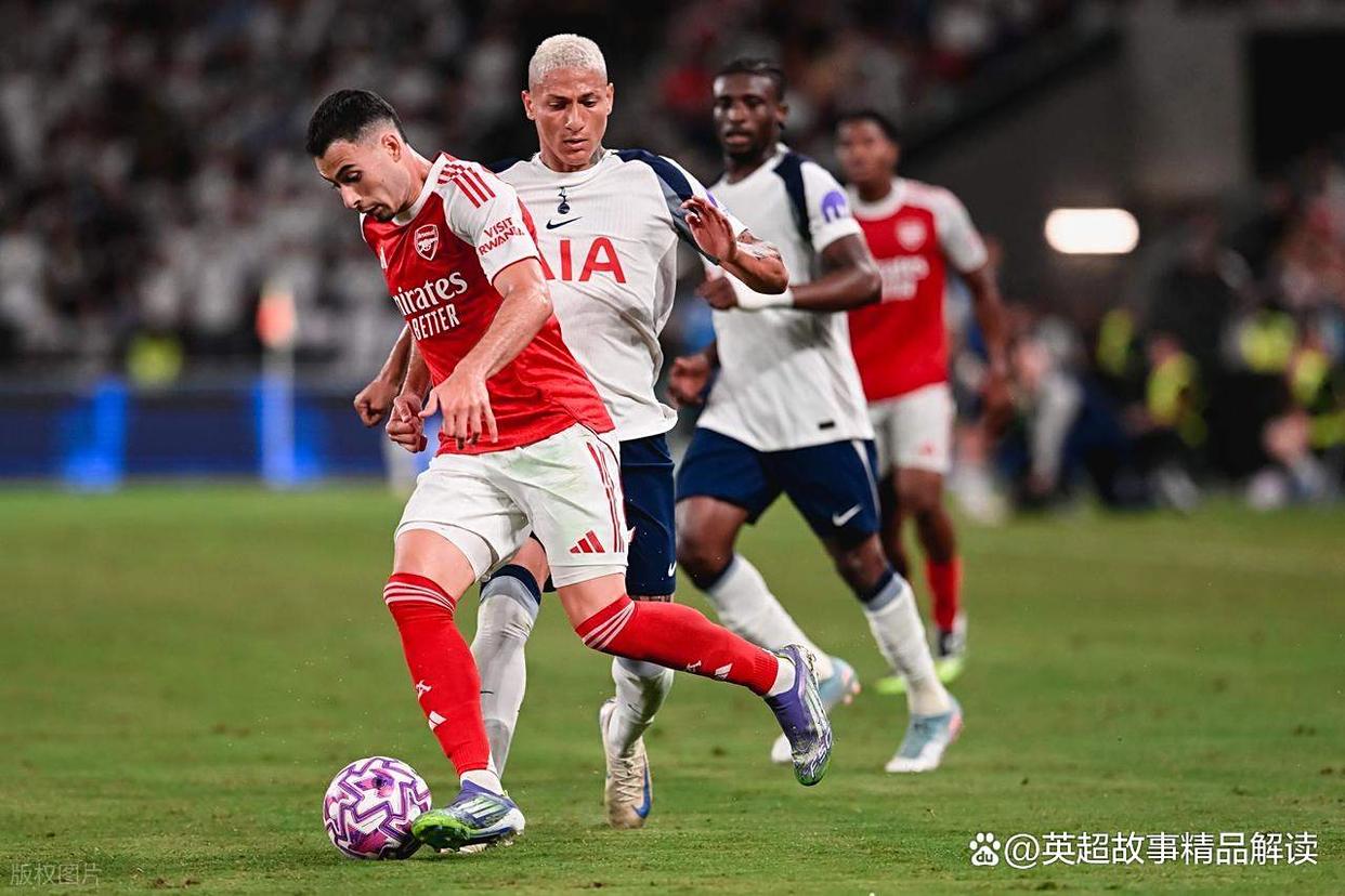 包含阿森纳英超战胜热刺热苏斯头球建功的词条